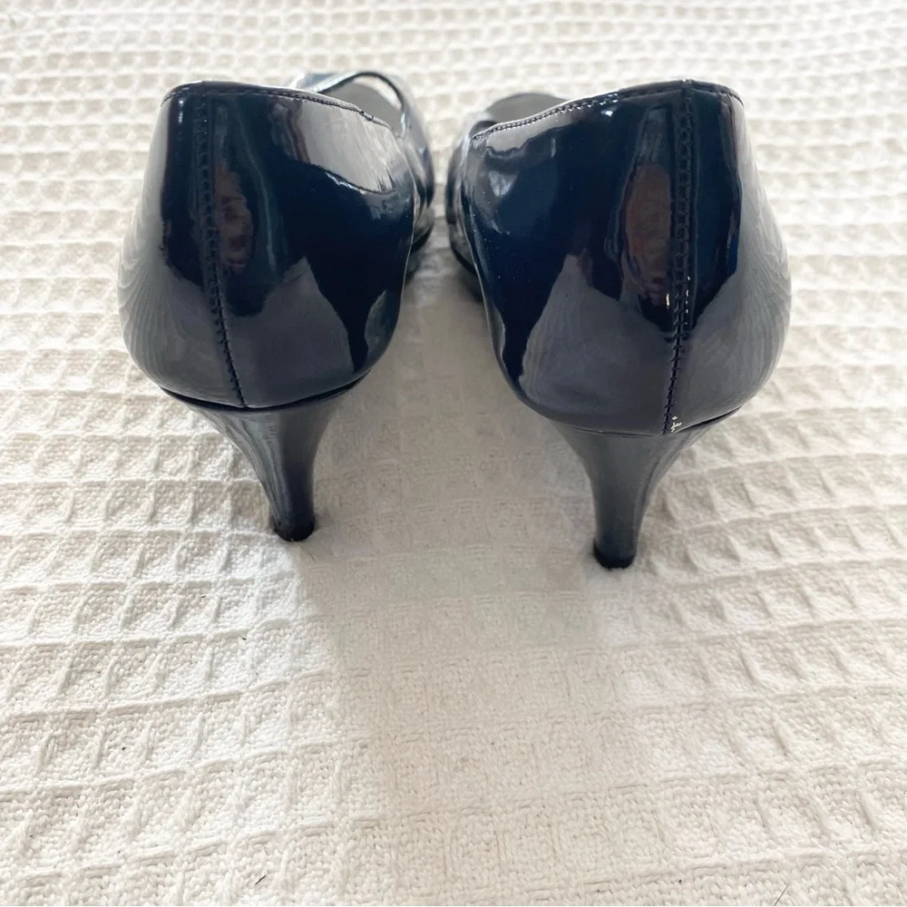 Bandolino Dark Blue Patent Peep Toe Heels size 9